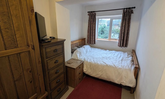 Faringdon Cabaña | 2-Bed cosy cottage in a quiet market town, south facing views