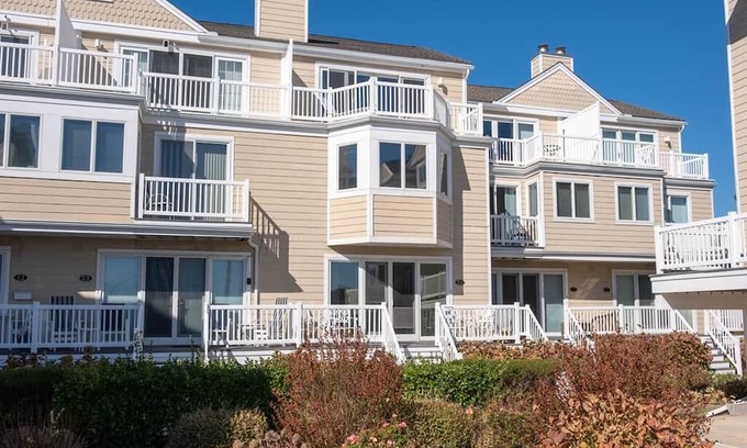 Cape May Condominio | Philadelphia Beach Condo offering unobstructed beach views!