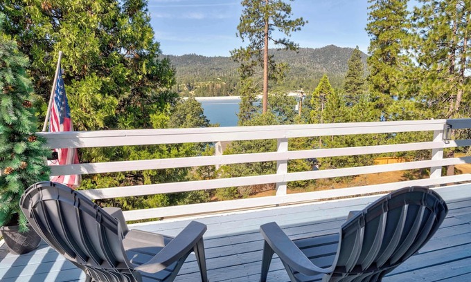Bass Lake Casa | Franklin's Place at Bass Lake Yosemite with Boat Dock