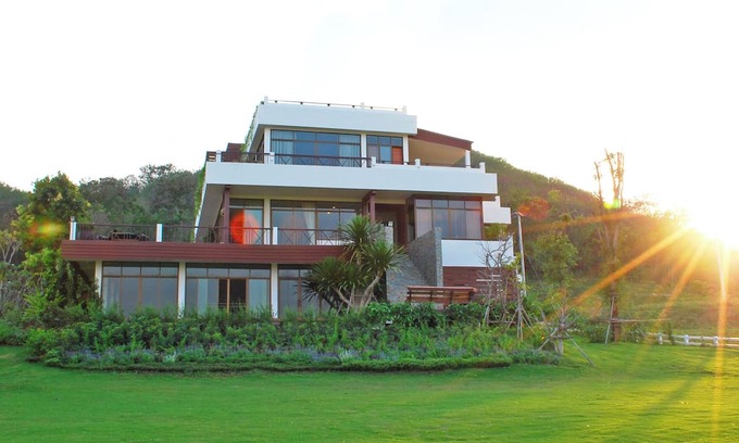 Khanong Phra Casa | The Belmont Khao Yai Private Mansion