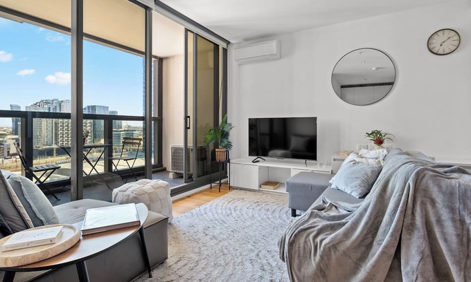 Melbourne Central Business District Apartamento | Cozy 2BR | amazing views + pool & gym (accommodates 6 people)