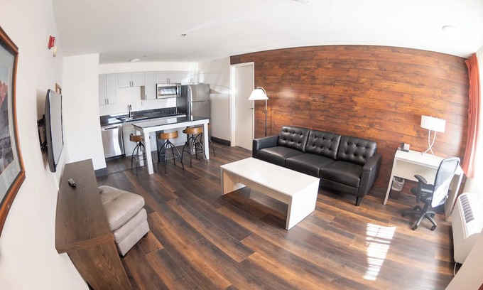 Minden Hotel | Come stay in this 1st floor 2 bedroom suite!