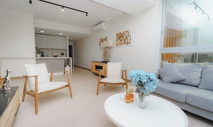 Tumba Vieja Apartamento | Luxury 2BR Cityview apt, parking and balcony