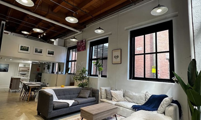 Gastown Apartamento | Spacious Heritage Loft in the Heart of Gastown (Pet Friendly!)