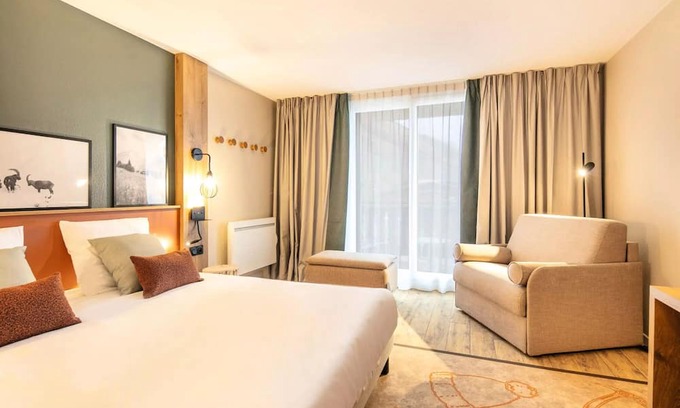 Mont-de-Lans Apartamento | Belambra Clubs Les 2 Alpes Les Crestes - All inclusive - Premium Room 2 Adults Corner Night View Impregnable