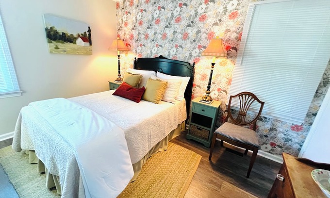 Buies Creek Casa | The Oasis. Cozy 3-bed house 1 mile to Campbell University. WiFi