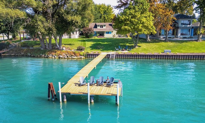Sombra Casa | Ivy Cottage River Retreat Relax on the dock and watch the ships go by!