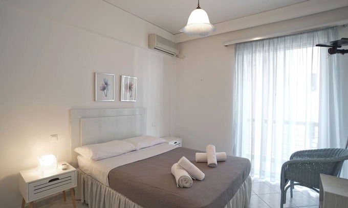 Dafni Apartamento | Blue Nest Elegant Reno Fully Equipt Apt near Metro