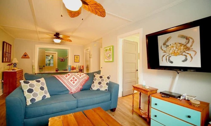 Folly Beach Casa | Key Lime Lounge steps from the beach!