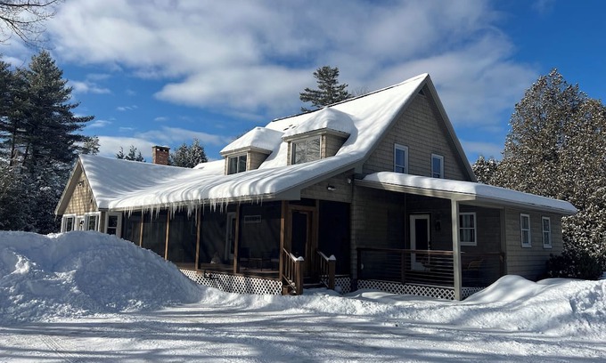 Center Conway Casa | 3-bedroom house on 40 acres in peaceful Conway with WiFi, AC