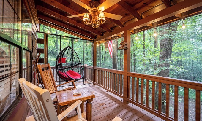 Blue Ridge Cabina | Super Cute Cabin with easy drive
