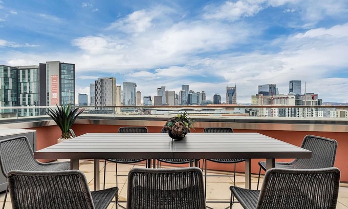 The Gulch Apartamento | The Gulch Between Nashville's Music Row/ Downtown Luxury Apt. walk to Broadway.