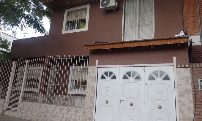 Neuquén Apartamento | Your perfect stay here, with grill, private garage and wifi, centrally located.