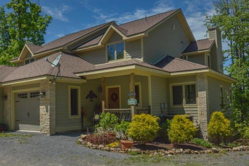 Thayerville Casa | Serenity Summit Five-Bedroom Holiday Home