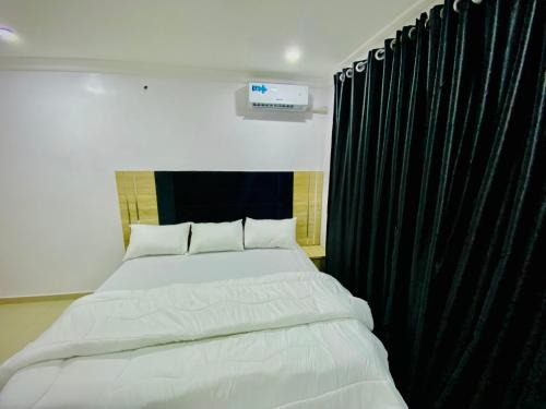 Ofin Hotel | Mayflower Suites - Lekki