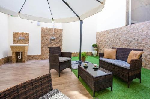 San Filippo del Mela Apartamento | Milazzo Apartment with additional shower in Garden