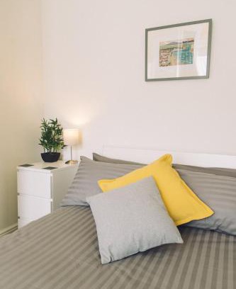 Barrow-in-Furness Casa | Sandys Contractor Rooms, Your Home Away From Home