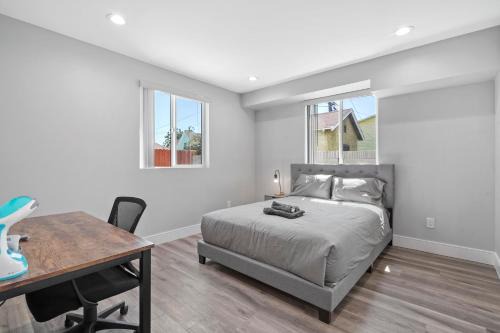 Central Alameda Cama Y Desayuno | Private Room in Townhouse