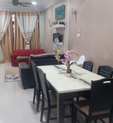 Kampung Lembah Complejo | Reisya Homestay
