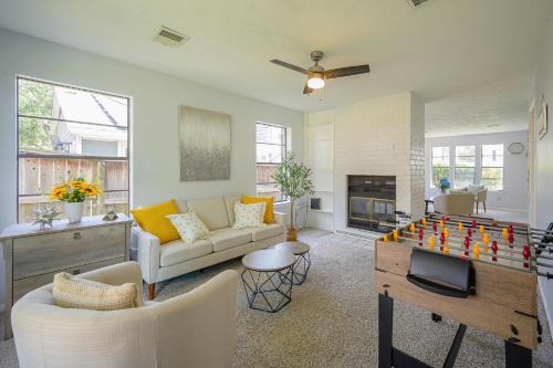 Riverside Terrace Casa | Spacious Modern House near Downtown & Medical Center