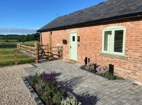 Market Drayton Casa | Pass the Keys Historic Barn Conversion- Your Countryside Retreat