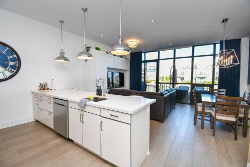 Innisfil Casa | 3 Bed Waterfront Townhouse Private Dock