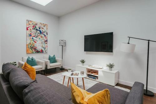 La Petite-Patrie Apartamento | HRésidences Modern Apt on Main St Hubert Street