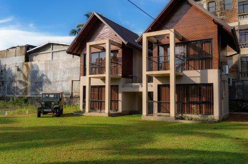 Ettukala Casa | Wood Grove
