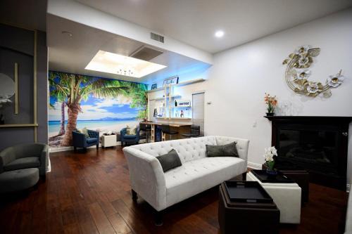 Anaheim Colony Historic District Casa | The 2nd Happiest Place on Earth