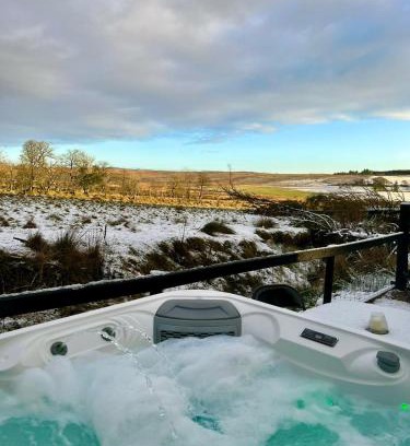 Omagh Otro | Speir dorcha cabin