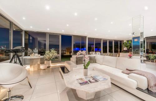 Brixton Hill Casa | OMG PentHouse
