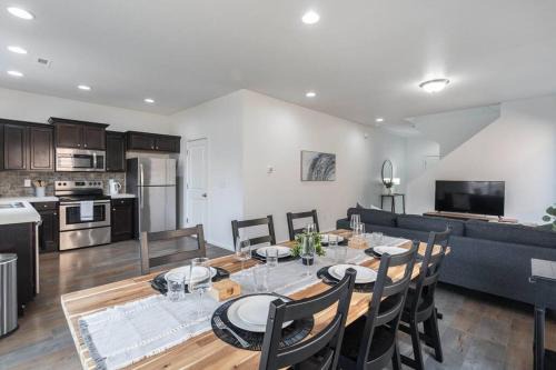 North Image Casa | Modern 3b/2b Retreat near Portland (Must-See)