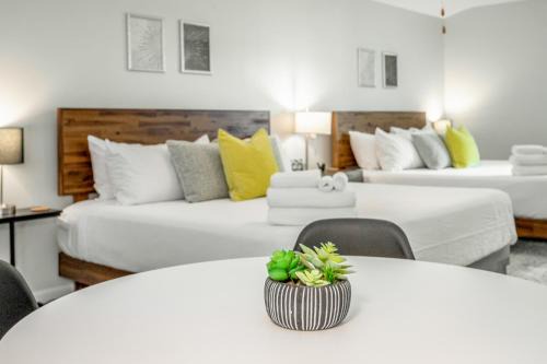 Chattanooga Hotel | 01 The Eames Suite - A PMI Scenic City Vacation Rental